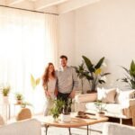 Un salón luminoso y acogedor