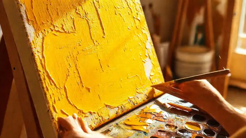 Pintura abstracta en luz dorada