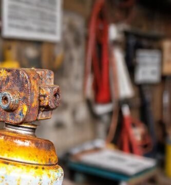 Metal oxidado se transforma en color