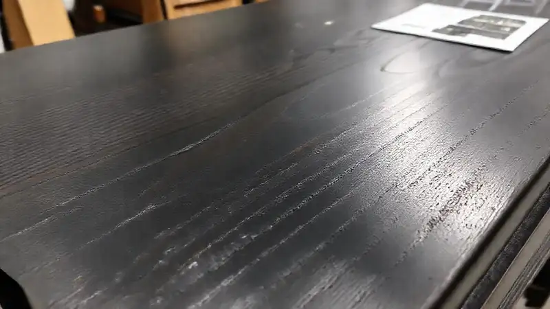 Muebles oscuros brillan en fotografía profesional