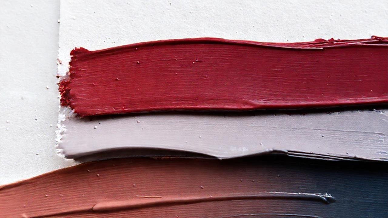 Muestras de pintura exhiben texturas y colores