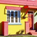 La casa moderna es vibrante y atractiva