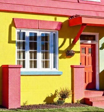 La casa moderna es vibrante y atractiva