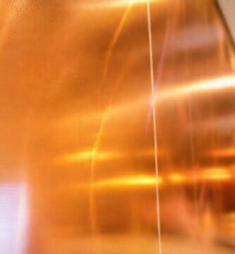 Pared metálica brillante y lujosa