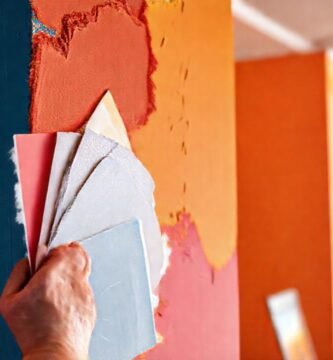 Un interior moderno y colorido