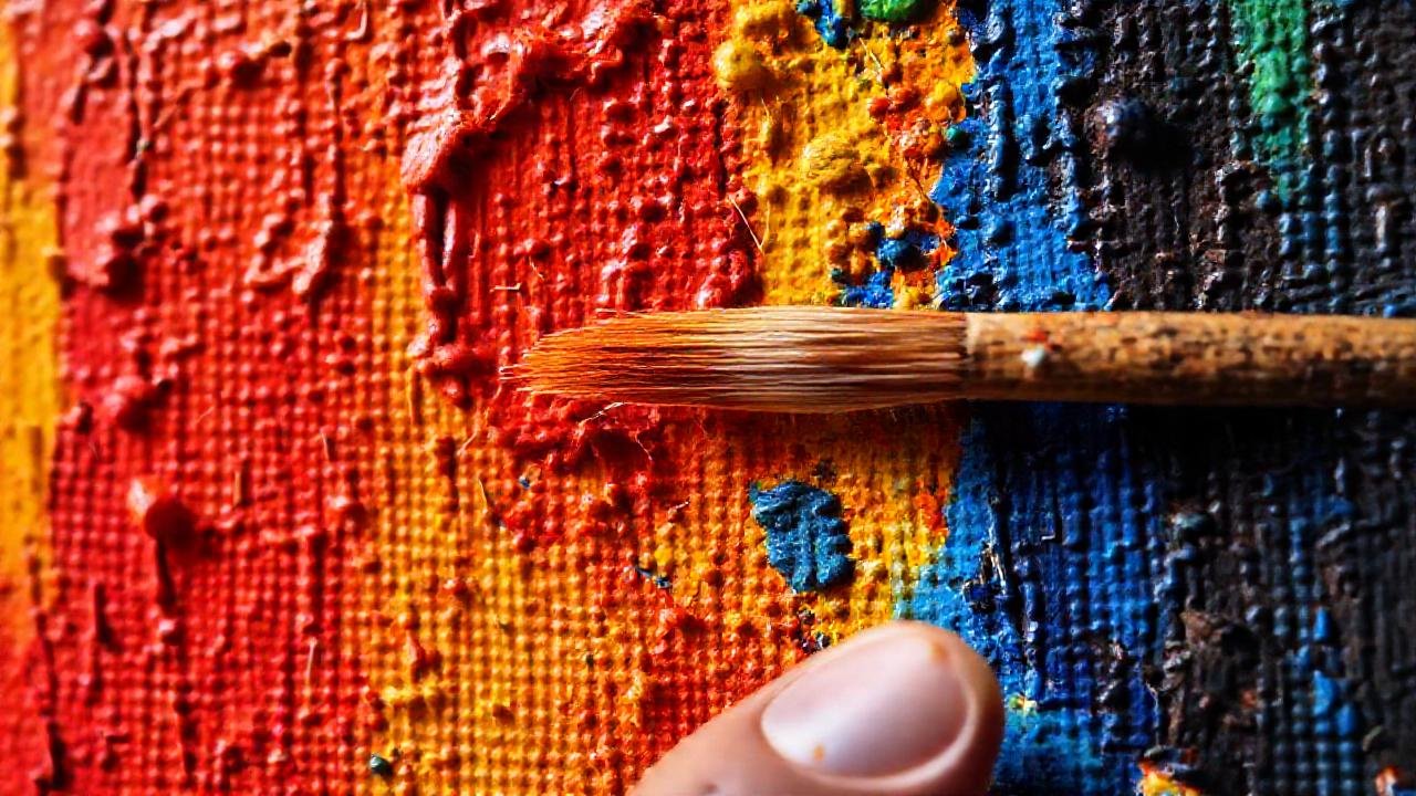 Pinceles, colores y arte profesional