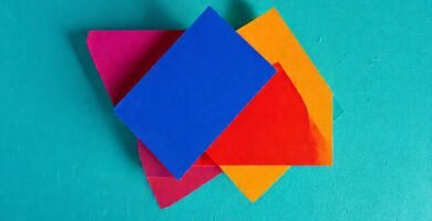 Abstracción geométrica vibrante y centrada