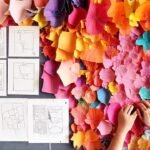 Tallan murales vibrantes con cartón colorido