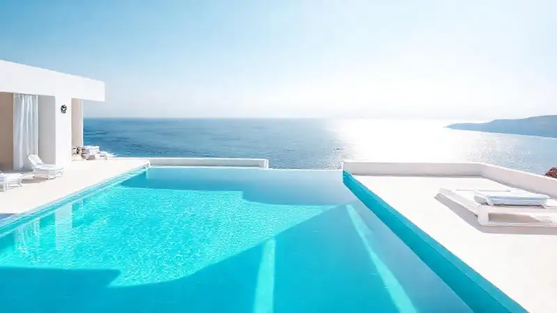 Una villa costera, azul y elegante