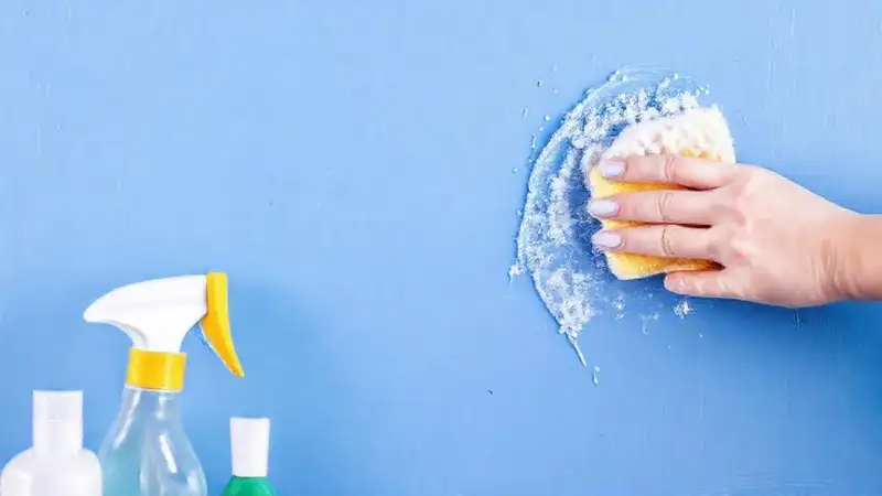 Tutorial ilustra limpieza de pared brillante