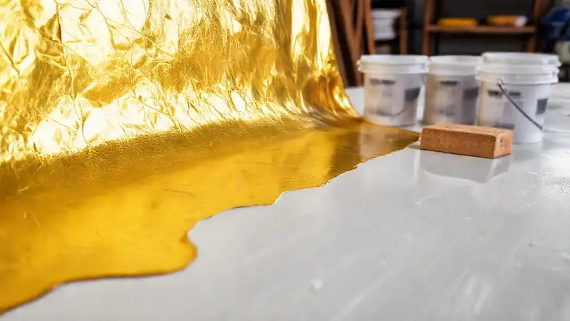 Fotografía detallada de preparación dorada profesional