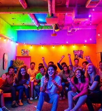 Un diseño interior alegre y vibrante