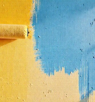 Pintura de pared con pinceladas vibrantes