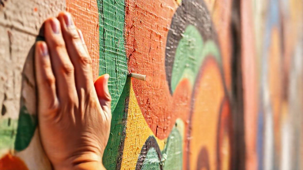 Un mural vibrante y preservado brilla