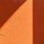 La arcilla brilla con limpieza y luz