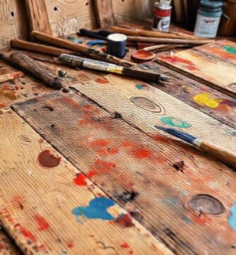 El taller crea obras coloridas y texturizadas