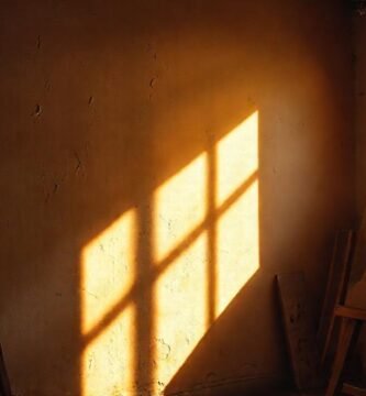 El estudio del pintor proyecta sombras dramáticas