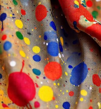 Textiles vibrantes con diseño artístico