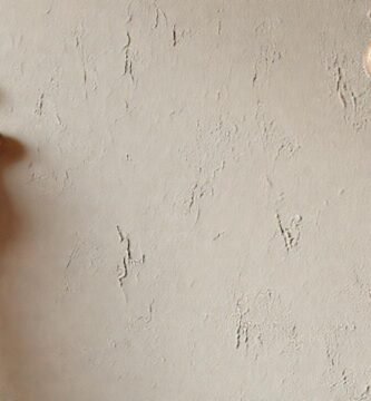 Un muro pintado muestra arte y técnica