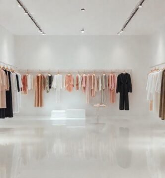 Una boutique minimalista y luminosa seduce