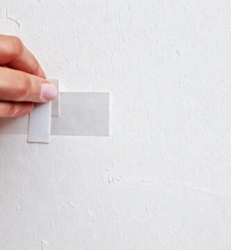 Se aplicó cinta para proteger la pared