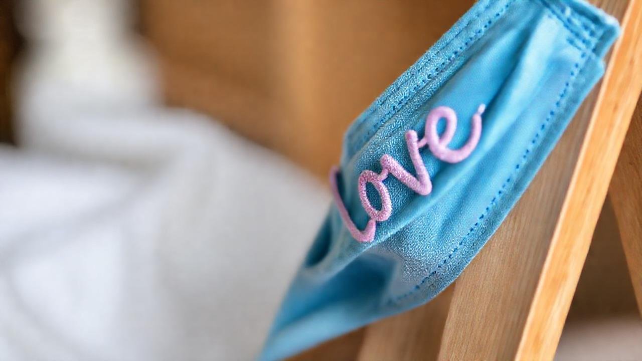 Un tapiz azul suave, delicado y texturizado