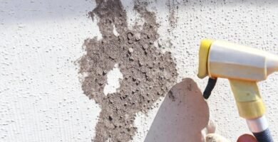 El moho afecta superficies texturizadas exteriores