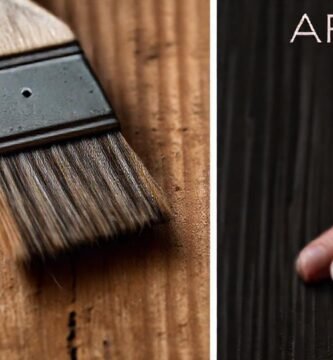 Pincel trabaja madera con solución