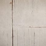 Pintura descolorida en pared envejecida