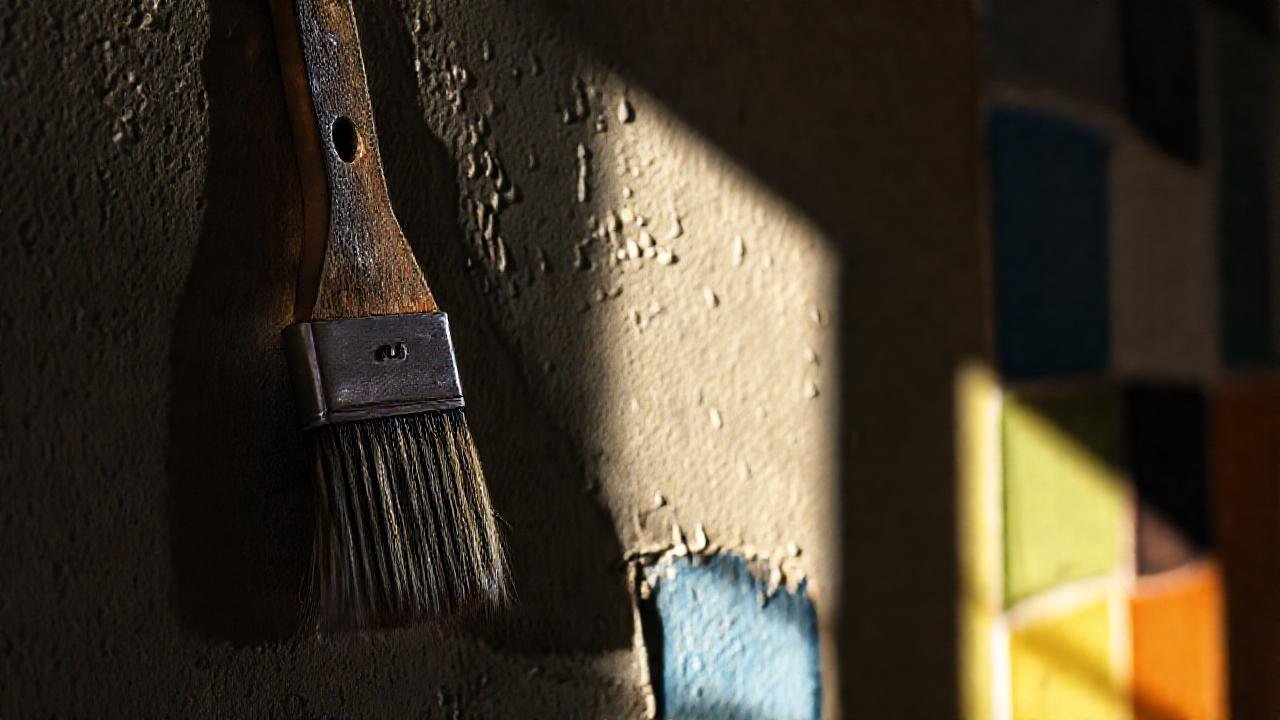 Pincel y pared crean profundidad artística