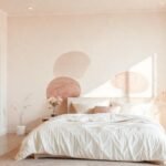 Un dormitorio sereno y onírico en tonos pastel